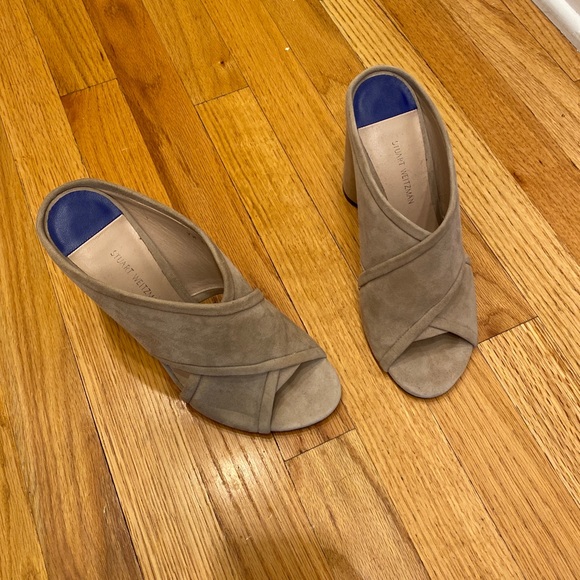 🌹SOLD🌹Stuart Weitzman Sam Nude Suede Heels - Picture 6 of 12